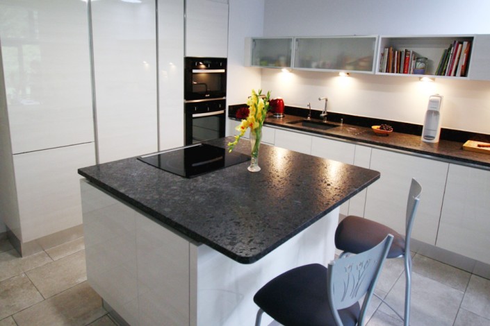 cuisine-avec-ilot-hom-in